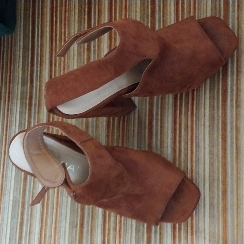 Lilana sz 6.5 brown heels